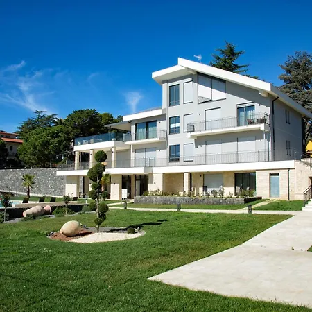 Rita Pool & Bed & Breakfast *