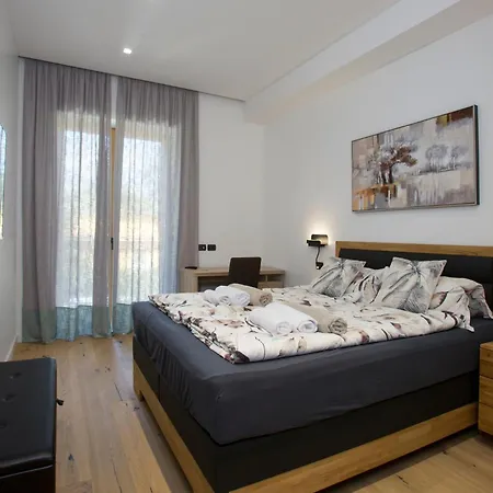 Rita Pool & Bed & Breakfast *