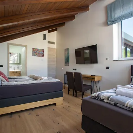 Rita Pool & Bed & Breakfast