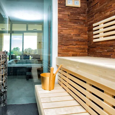 Rita Pool & Nocleg ze śniadaniem *