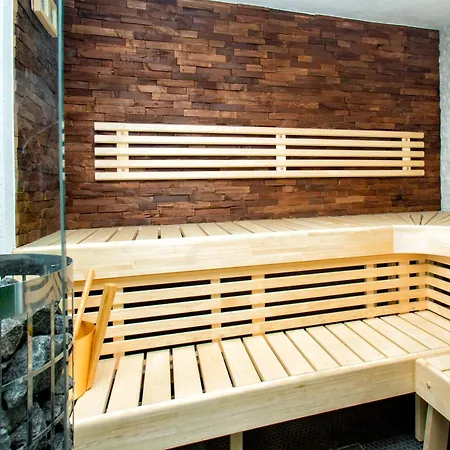 Rita Pool & Mascalucia