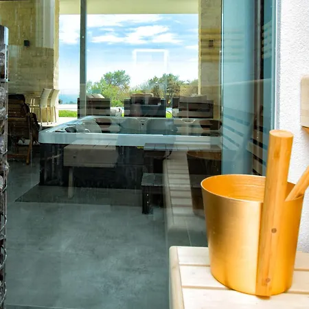 Rita Pool & Nocleg ze śniadaniem *